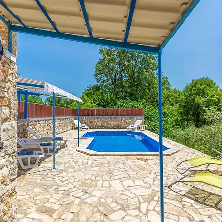 Дом отдыха Gorgeous In With Outdoor Swimming Pool Лабин