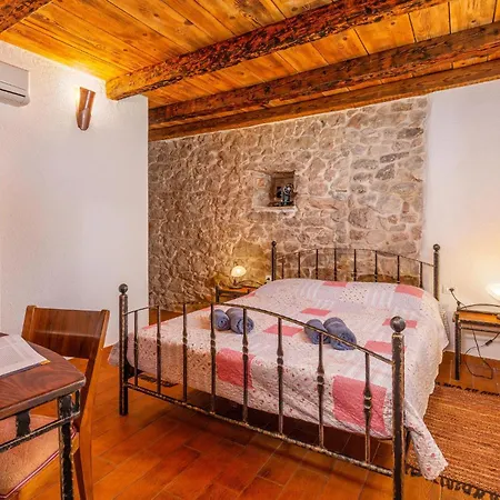 Semesterbostad Gorgeous In With Outdoor Swimming Pool Labin (Istria)
