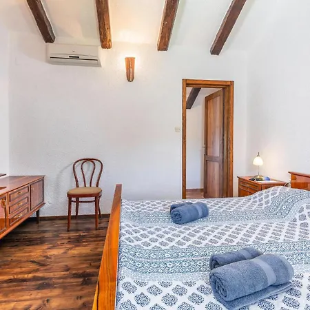 Vikendica Holiday Home Marciljani Cr